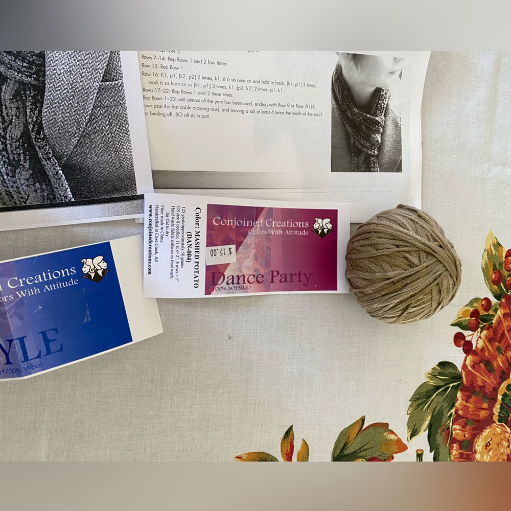 🆕Yarns,Bag&Pattern BNWT - Picture 2 of 8